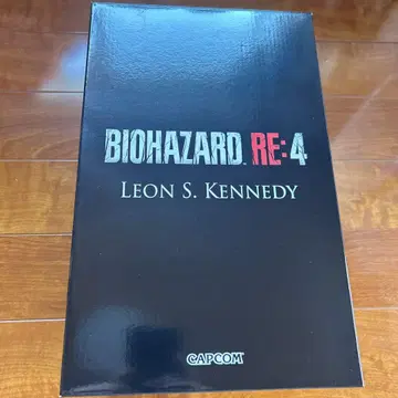 바이오하자드 RE:4 레온.S.케네디 피규어