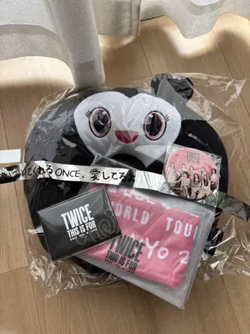 TWICE 월드 투어 업그레이드 굿즈