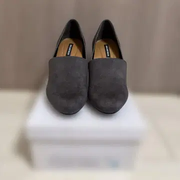 [ 미사용 ] 그레이 스웨이드풍 펌프스 중간 힐 23cm