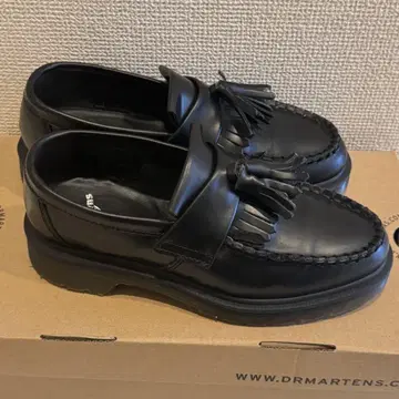 닥터 마틴스 Adrian Black 로퍼