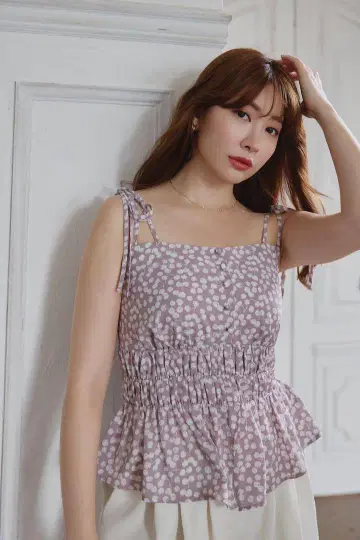 Her lip to Cherry Pattern Strap Top