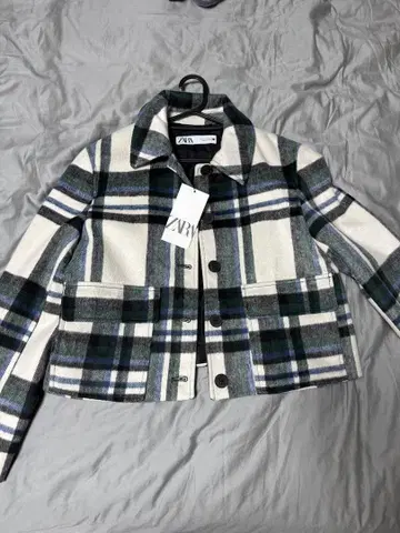 미착용 새상품 ZARA 체크 무늬 자켓 M 사이즈