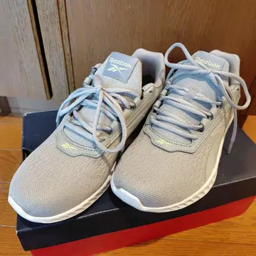 Reebok 그레이 러닝화