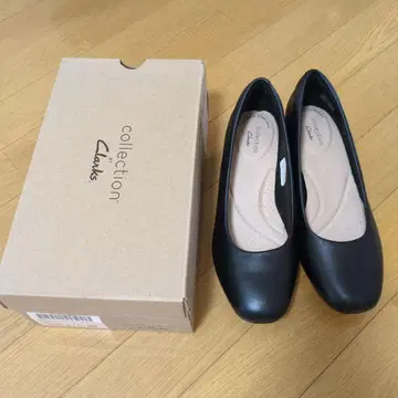 Clarks collection 블랙 로우힐 펌프스