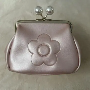 MARY QUANT 마리쿠와 엠보싱 데이지 펄 가마구치 파우치