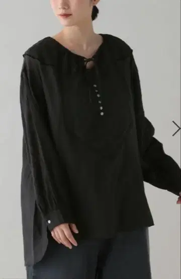 내추럴 바이 클립 자수 자카드 블라우스 완판