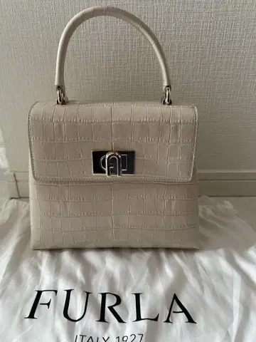 FURLA 핑크 베이지 크로커다일 패턴 핸드백