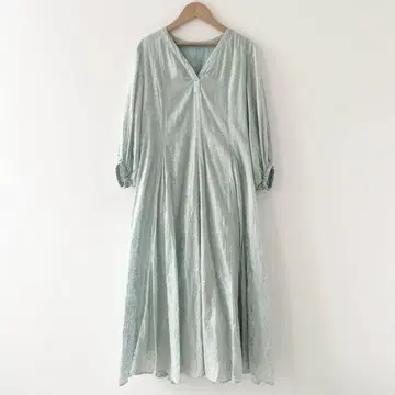 누키테파 GOLD FLOWER PRINT PANEL DRESS