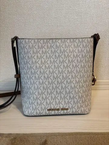 [ 새상품급 ] MICHAELKORS 마이클코어스 화이트 숄더