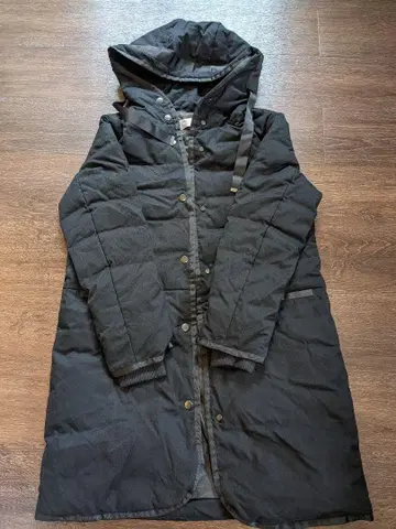 DoCLASSE 후드 부착 블랙 롱 다운 자켓