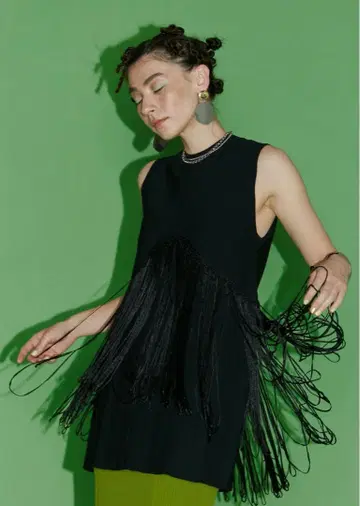 UN3D. FRINGE LAYERED SLEEVELESS KT