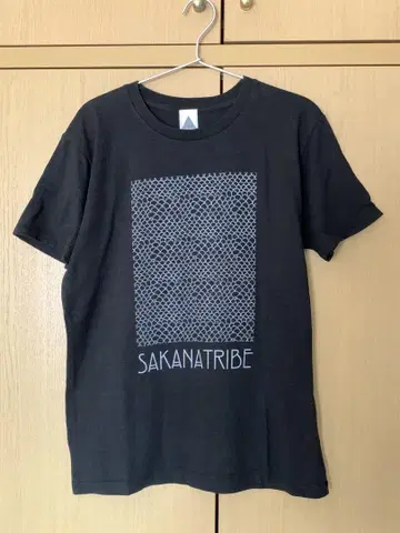SAKANATRIBE 우로코 T셔츠