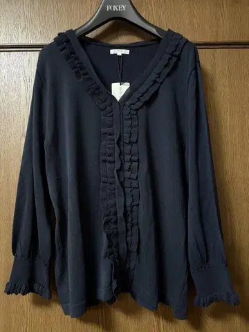 [ 택 포함 새상품 ] TO BE CHIC 빅 사이즈 V 가디건 네이비