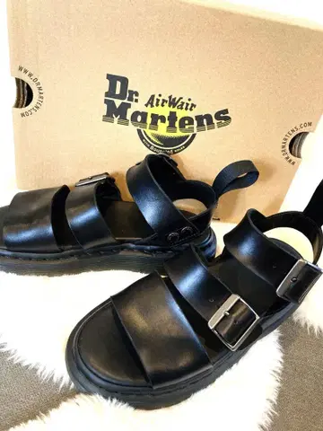 새상품급 Dr. Martens 블랙 샌들 그리폰 23cm