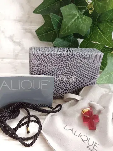 LALIQUE 라리크 크리스탈 펜던트