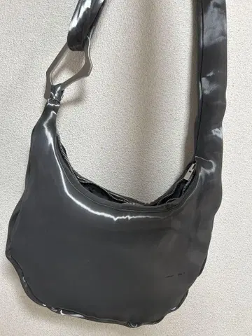HELIOT EMIL LIQUID METAL ATTACHE TOTE