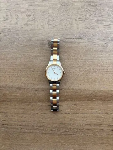 다니엘 웰링턴 손목시계 DW00600358