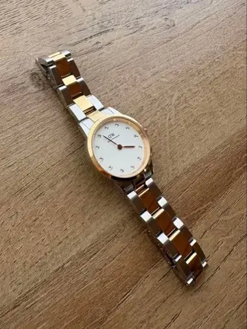 다니엘 웰링턴 손목시계 DW00600358