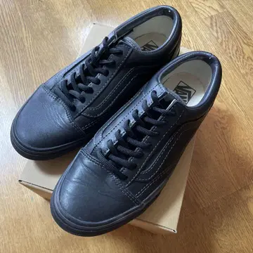 VANS 블랙 가죽 스니커즈 사이즈 24.5cm(US 6 1/2)