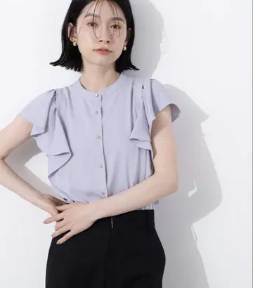 메탈 버튼 프릴 슬리브 블라우스