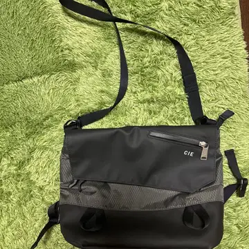 CIE 숄더백 블랙