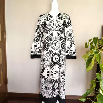 ZARA 자라 모노톤 동양인 패턴 롱 원피스