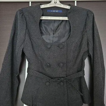 더블 단추 페플럼 자켓 안나더르안제라스