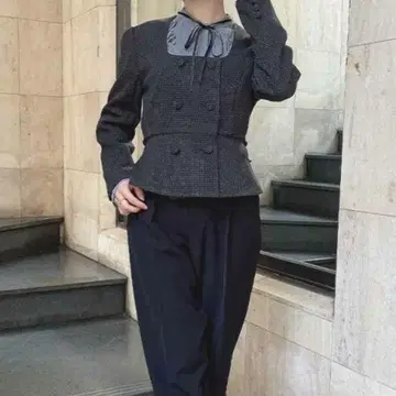 더블 단추 페플럼 자켓 안나더르안제라스