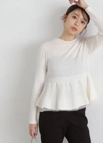 Natural beauty 시어 레이어드 페플럼 형태 니트 미사용