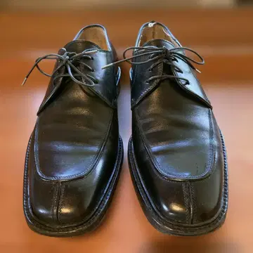 FERRAGAMO 블랙 가죽 드레스 신발