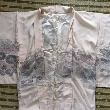 연한 핑크 꽃무늬 자수 겉옷