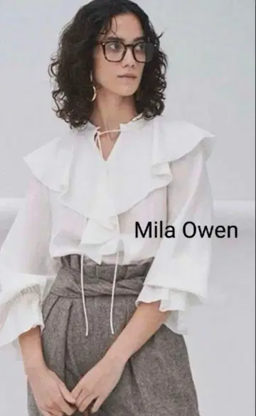 [ 새상품급 ] Mila Owen 프릴 블라우스 네이비