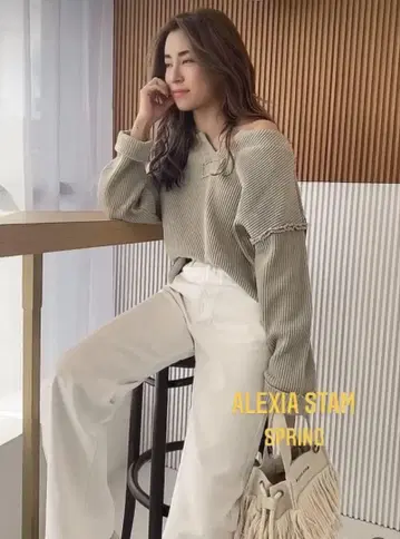 ALEXIA STAM 오프숄더 니트