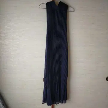 네이비 플리츠 슬리브리스 맥시 길이 원피스 S