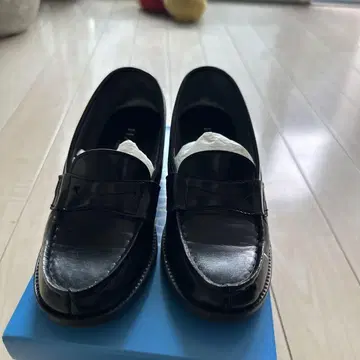 HARUTA 블랙 로퍼 중간 힐