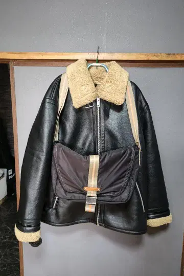 새상품급! H&M 블랙 가죽 자켓 보아 안감 포함 및 덤