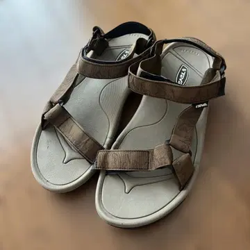 TEVA S/N 6843 샌들
