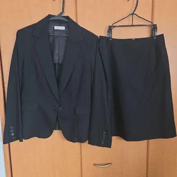 수트 상하의 세로 스트라이프 legjoy