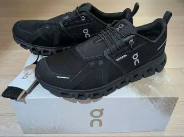 On Cloud 6 WP 27.5cm (부속 끈 있음)