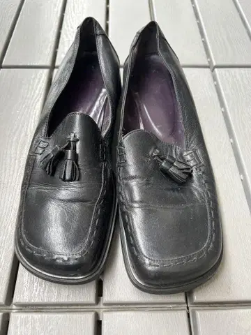 블랙 가죽 태슬 로퍼
