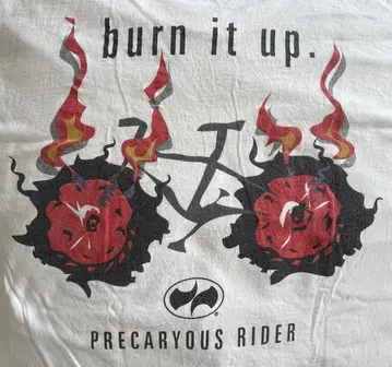USA제 Precaryous T셔츠