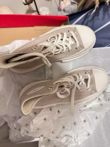 CONVERSE 베이지 썬플라워 자수 스니커즈