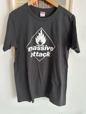 MASSIVE ATTACK 티셔츠 사이즈 L