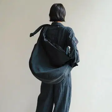 ITTI ANNIE PUFFER BIG MOON BAG