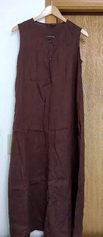 브라운 슬리브리스 원피스