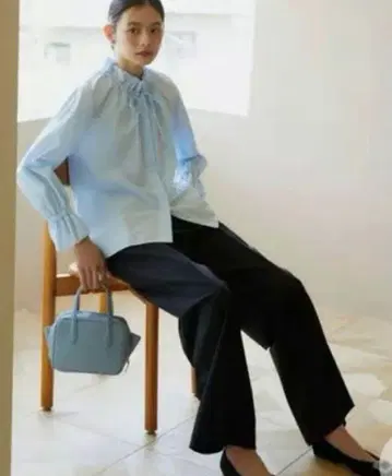 12closet 후쿠다 마코토 씨 콜라보 워셔블 프릴 개더 블라우스 블루