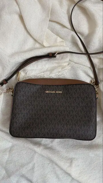 MICHAEL KORS 브라운 숄더백