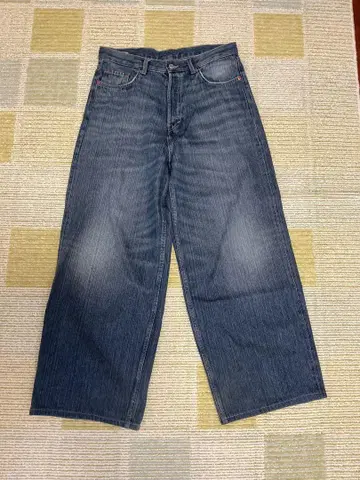 weekday Astro baggy jeans 28/32