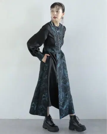 절개 디자인 원피스 HARE