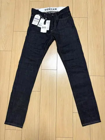 미사용 (택 포함) 덴함 RAZOR 28in 슬림핏 칸디아니